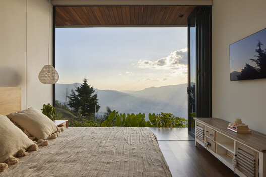 The Illusion of Level: Detailing for Water in “Flat” Architecture - Image 2 of 20