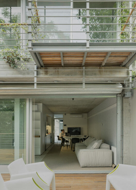 The Illusion of Level: Detailing for Water in “Flat” Architecture - Image 17 of 20