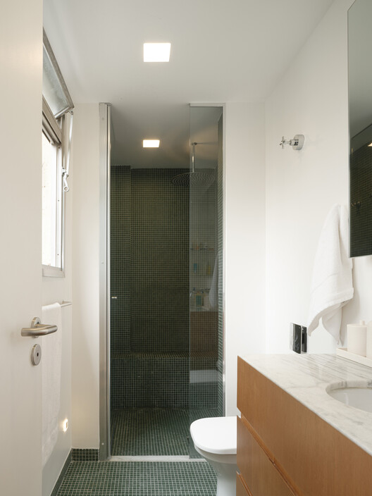 The Illusion of Level: Detailing for Water in “Flat” Architecture - Image 15 of 20