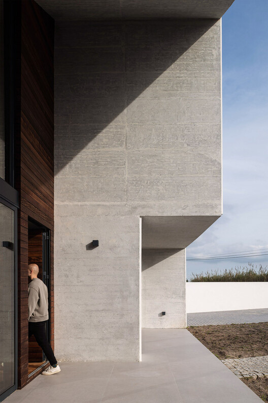 The Illusion of Level: Detailing for Water in “Flat” Architecture - Image 16 of 20