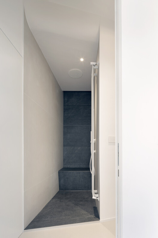 The Illusion of Level: Detailing for Water in “Flat” Architecture - Image 19 of 20