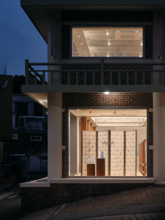 维丽诗安国旗舰店 / Studio Tama - 建筑图, 木头