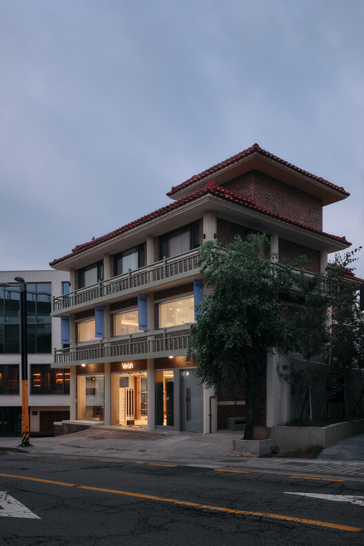 维丽诗安国旗舰店 / Studio Tama - 建筑图, 阳台