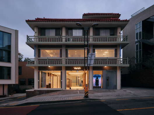 维丽诗安国旗舰店 / Studio Tama - 建筑图, 阳台