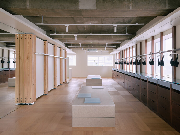 维丽诗安国旗舰店 / Studio Tama - 室内图, 木头