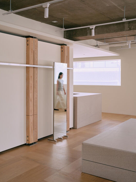 维丽诗安国旗舰店 / Studio Tama - 室内图, 木头