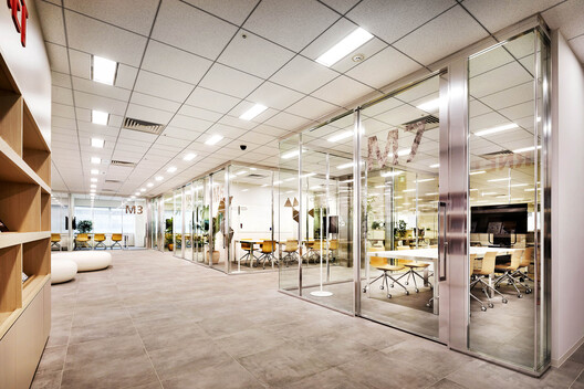 Light, Material, Reaction: How Active Surfaces® Transform Cybernet Systems’ Tokyo Headquarters Light, Material, Reaction: How Active Surfaces® Transform Cybernet Systems’ Tokyo Headquarters - Image 5 of 8