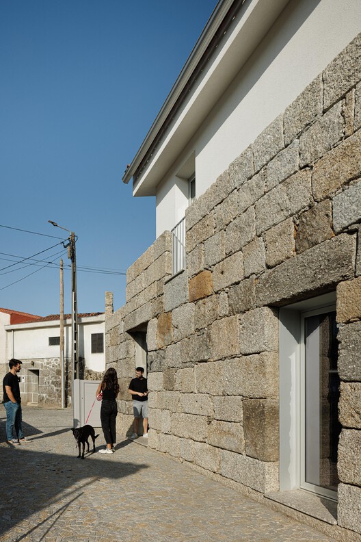 House in Mesão Frio / felixARQS - Daniel félix Arquitectos - Exterior Photography, Brick
