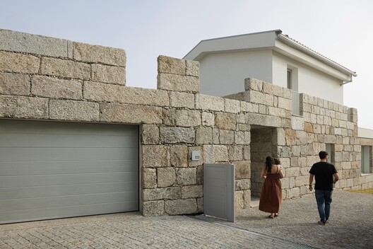 House in Mesão Frio / felixARQS - Daniel félix Arquitectos - Exterior Photography, Concrete, Brick