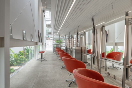 Salão de Beleza Cubo  / FUTURA ESTUDIO - Fotografia de Interiores, Sala de Estar, Cadeira, Vidro