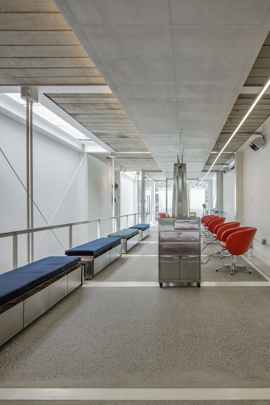 Salão de Beleza Cubo  / FUTURA ESTUDIO - Fotografia de Interiores, Iluminação, Vidro, Cadeira, Aço