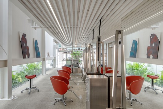 Salão de Beleza Cubo  / FUTURA ESTUDIO - Fotografia de Interiores, Cadeira