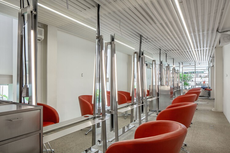 Salão de Beleza Cubo  / FUTURA ESTUDIO - Fotografia de Interiores, Cadeira, Vidro