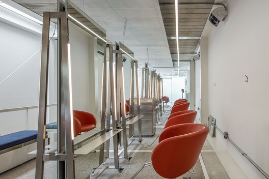 Salão de Beleza Cubo  / FUTURA ESTUDIO - Fotografia de Interiores, Cadeira, Iluminação, Vidro