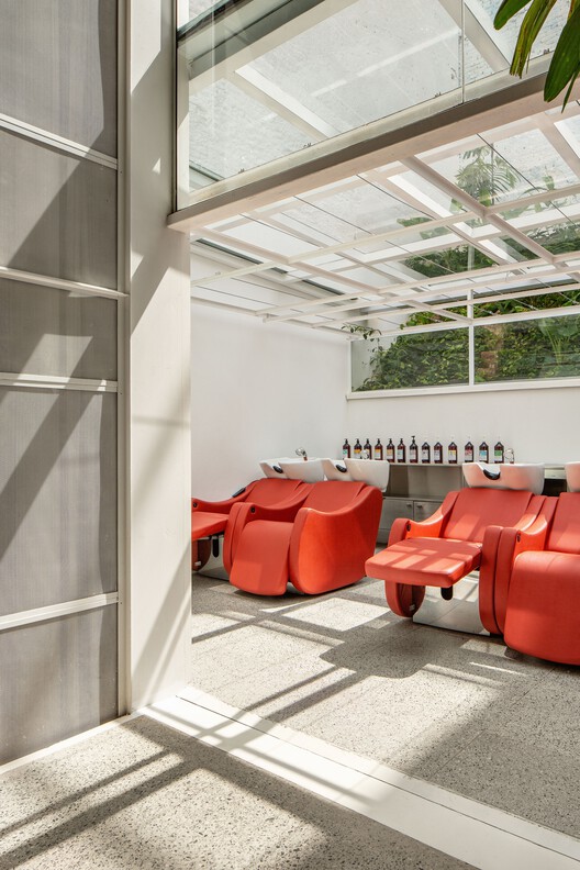 Salão de Beleza Cubo  / FUTURA ESTUDIO - Fotografia de Interiores, Sala de Estar, Cadeira, Vidro