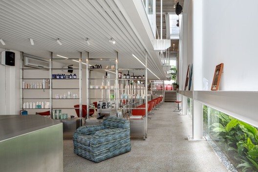 Salão de Beleza Cubo  / FUTURA ESTUDIO - Fotografia de Interiores, Sala de Estar, Vidro, Prateleira