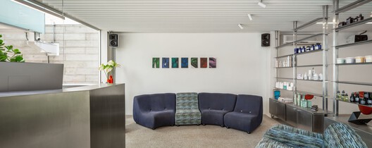 Salão de Beleza Cubo  / FUTURA ESTUDIO - Fotografia de Interiores, Sala de Estar, Iluminação, Cadeira, Prateleira