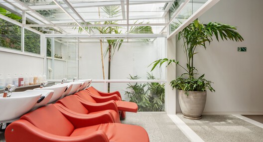 Salão de Beleza Cubo  / FUTURA ESTUDIO - Fotografia de Interiores, Sala de Estar, Cadeira