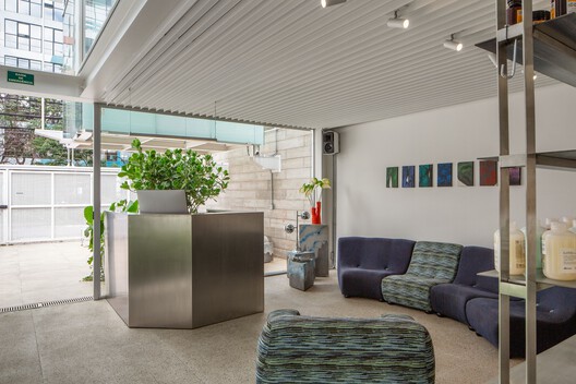 Salão de Beleza Cubo  / FUTURA ESTUDIO - Fotografia de Interiores, Sala de Estar, Vidro, Cadeira