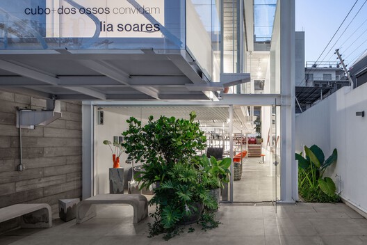 Salão de Beleza Cubo  / FUTURA ESTUDIO - Fotografia de Exterior, Vidro, Balcão