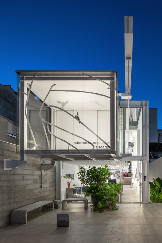 Salão de Beleza Cubo  / FUTURA ESTUDIO - Fotografia de Exterior, Vidro