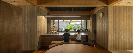 AMAMI 住宅 / Sakai Architects - 室内图, 厨房, 木头