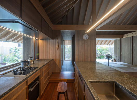AMAMI 住宅 / Sakai Architects - 室内图, 厨房, 木头, 台面