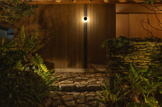 AMAMI 住宅 / Sakai Architects - 建筑图, 灯, 花园