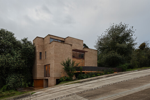 Casa La Sierra / Valdezarqs - Fotografía exterior, Ladrillo