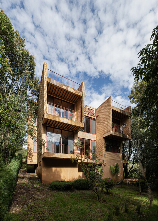 Casa La Sierra / Valdezarqs - Fotografía exterior, Madera, Balcón
