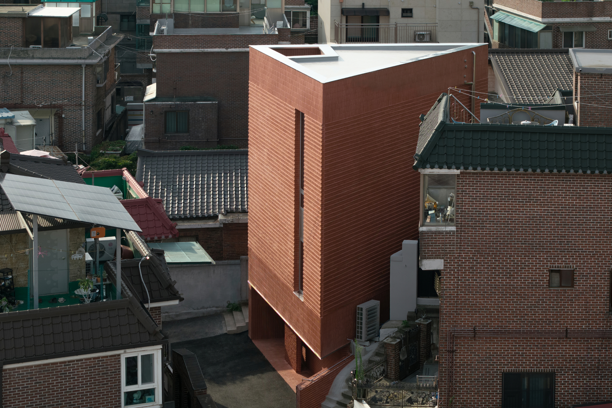 Galería de Edificio Layered / Atelier ITCH - 3