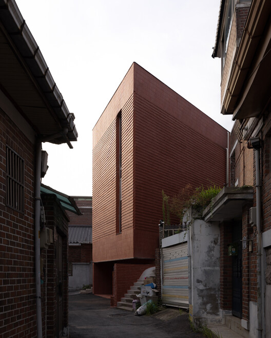 Arquitectura Estratificada / Atelier ITCH - Fotografía Exterior, Madera, Ladrillo