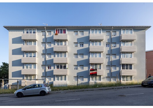 Reabilitação dos edifícios do Bairro do Cerco do Porto / Virgínio Moutinho Arquitectos + José Gigante Arquitecto - Fotografia de Exterior, Fachada, Concreto, Balcão