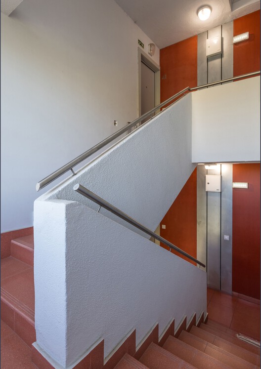 Reabilitação dos edifícios do Bairro do Cerco do Porto / Virgínio Moutinho Arquitectos + José Gigante Arquitecto - Imagem 16 de 34