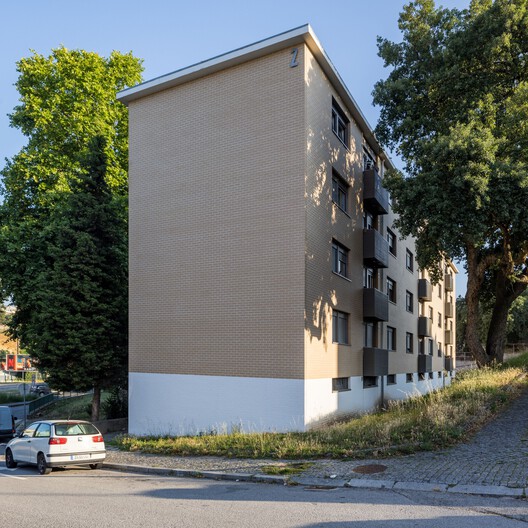 Reabilitação dos edifícios do Bairro do Cerco do Porto / Virgínio Moutinho Arquitectos + José Gigante Arquitecto - Fotografia de Exterior, Concreto