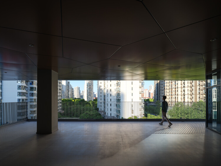 上海普陀区武宁中学异地改扩建项目 / 阿科米星建筑设计事务所 - 室内图, 玻璃