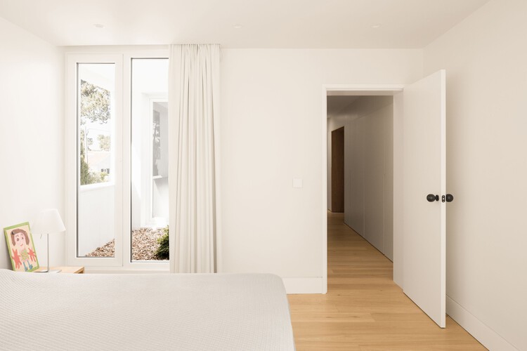 Casa da Verdizela / Estúdio AMATAM - Fotografia de Interiores, Madeira, Porta, Dormitório