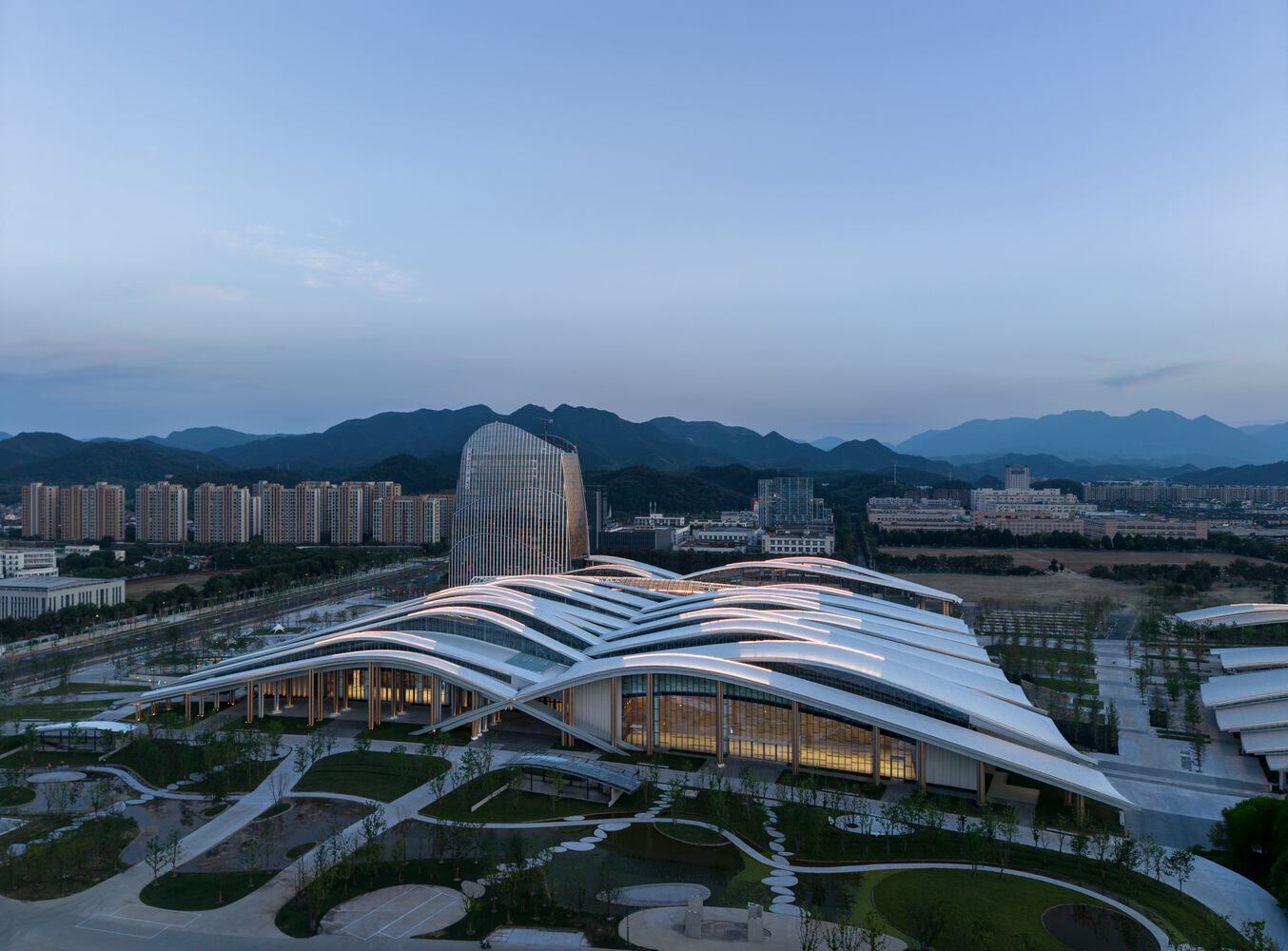 画廊 安吉国际会展中心 / 法国何斐德建筑设计+启迪设计 - 24