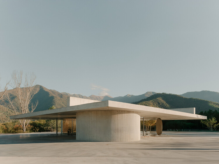 Pabellón de Recepción / David Giorgadze Architects - Imagen 1 de 28