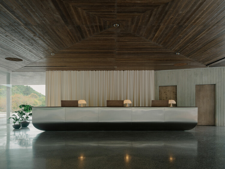 Pabellón de recepción / David Giorgadze Architects - fotografía de interiores, madera, iluminación, sillas