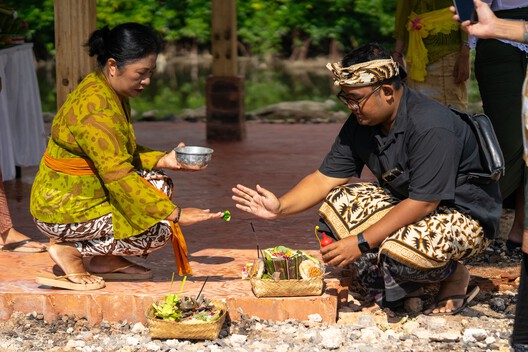 Pabellón BaleBio / Cave Urban Pabellón BaleBio / Cave Urban - Imagen 18 de 32