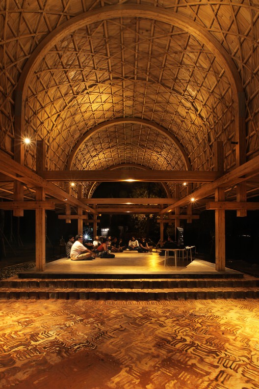 Pabellón BaleBio / Cave Urban Pabellón BaleBio / Cave Urban - Fotografía interior, Pilares