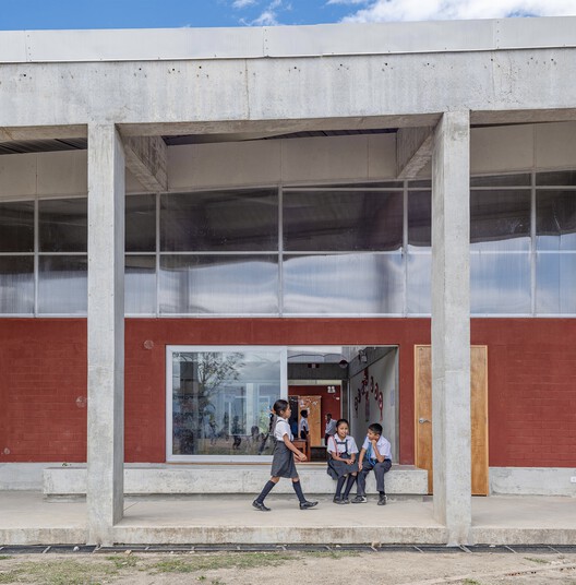 Escuela Mirador, La Jalquilla / Semillas - Fotografía exterior, Concreto