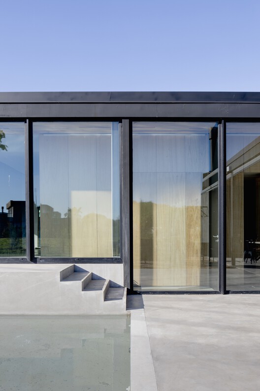 Casa en Escobar / Pedro Ignacio Yáñez + Norberto Nenninger + Paola Salaberri - Imagen 8 de 26