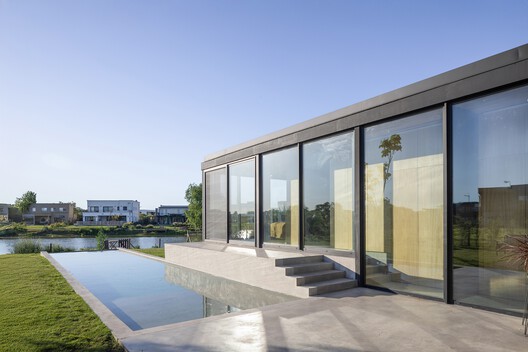 Casa en Escobar / Pedro Ignacio Yáñez + Norberto Nenninger + Paola Salaberri - Imagen 10 de 26