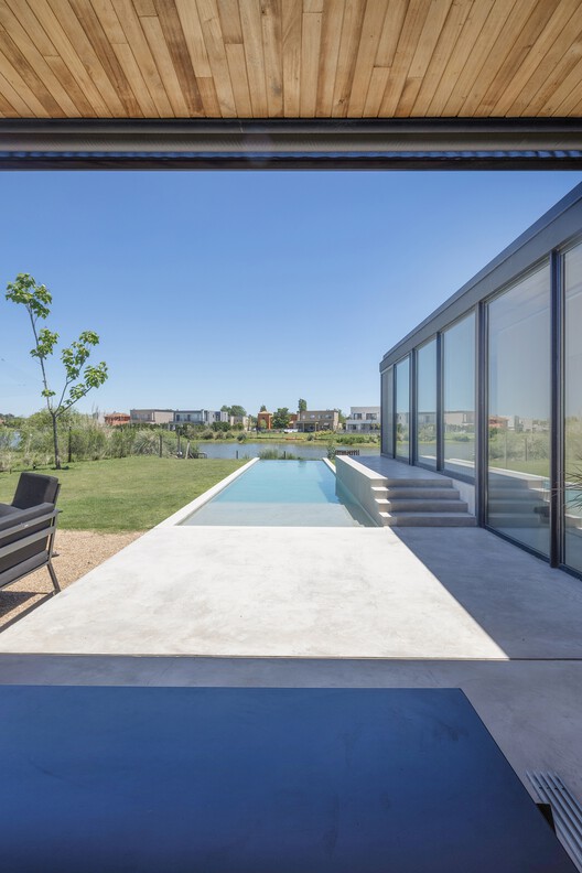 Casa en Escobar / Pedro Ignacio Yáñez + Norberto Nenninger + Paola Salaberri - Imagen 17 de 26