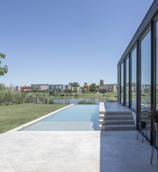 Casa en Escobar / Pedro Ignacio Yáñez + Norberto Nenninger + Paola Salaberri - Imagen 18 de 26