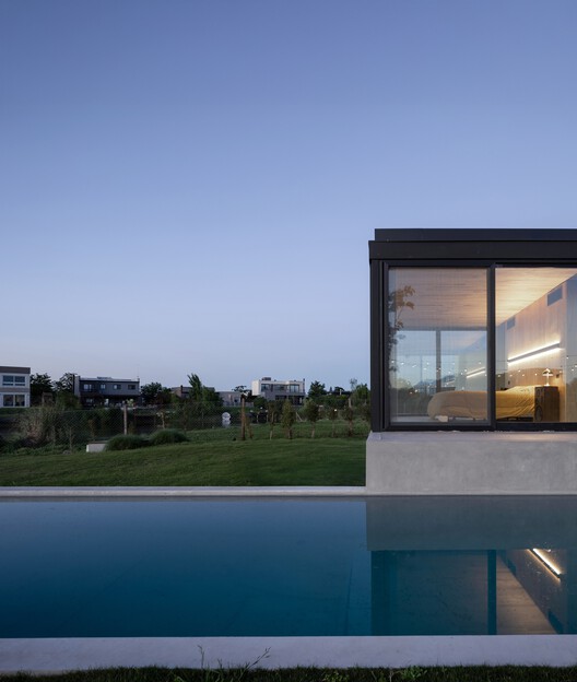 Casa en Escobar / Pedro Ignacio Yáñez + Norberto Nenninger + Paola Salaberri - Imagen 21 de 26