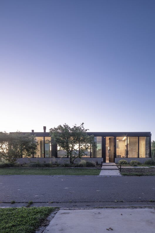 Casa en Escobar / Pedro Ignacio Yáñez + Norberto Nenninger + Paola Salaberri - Imagen 23 de 26