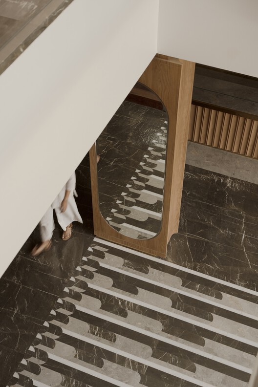 Grooved Volume Shop / Studio UF+O - Fotografía de Interiores, Escaleras, Madera